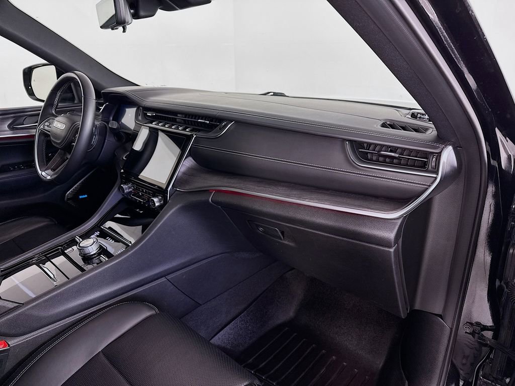 Used 2021 Jeep Grand Cherokee L Overland w/ Luxury Tech Group IV AWD/4WD image 32