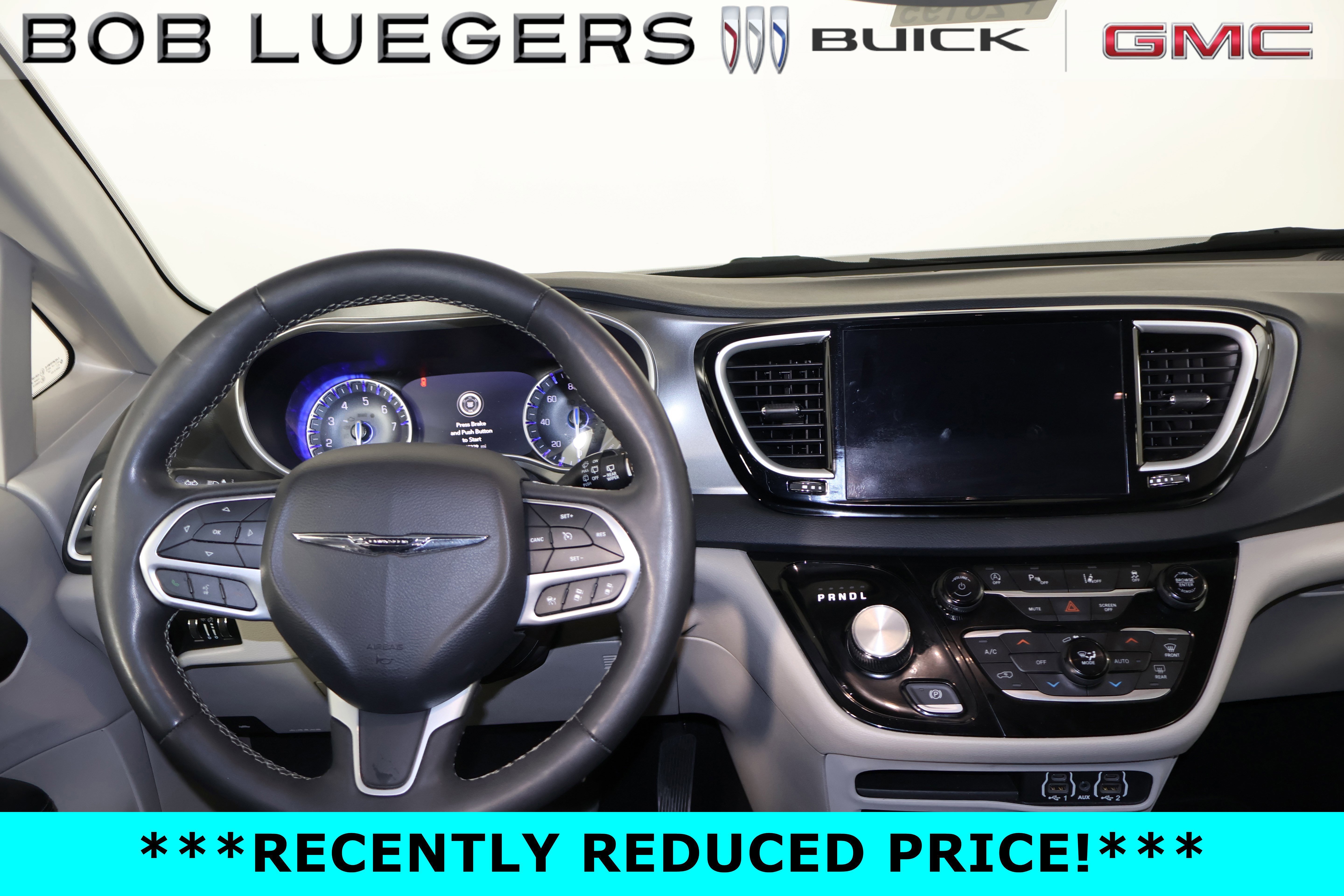Used 2023 Chrysler Pacifica Touring-L FWD image 12