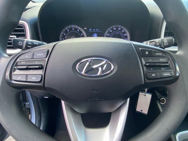 Used 2020 Hyundai Venue SEL image 17