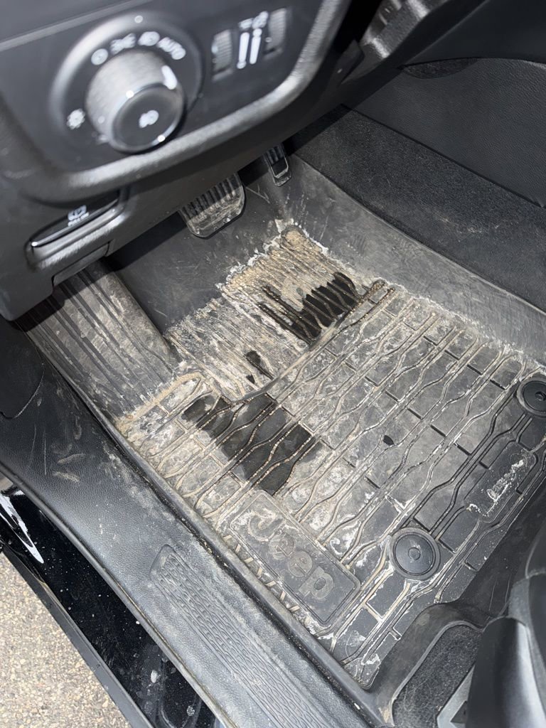 Used 2023 Jeep Grand Cherokee L Limited image 11