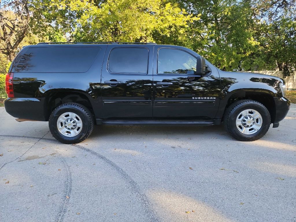 Used 2010 Chevrolet Suburban 2500 LS w/ Skid Plate Package image 11