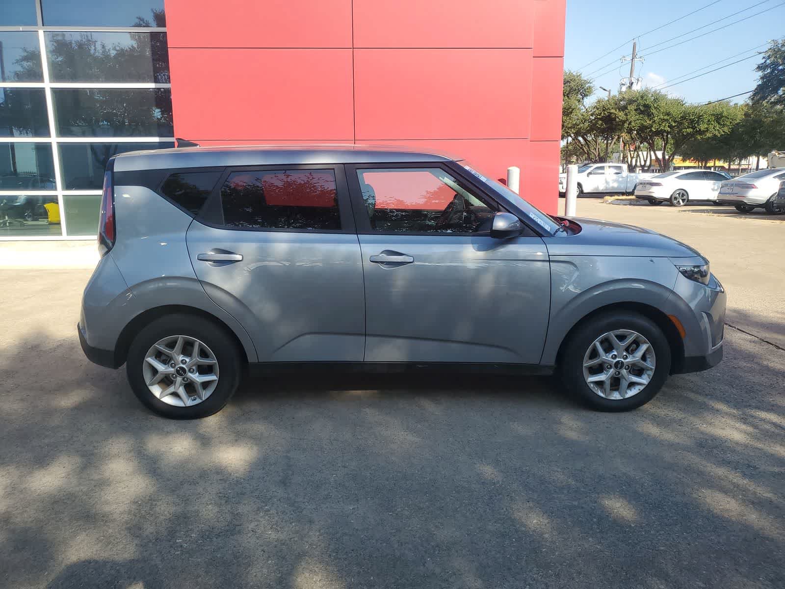 Used 2025 Kia Soul LX w/ LX Technology Package FWD image 7