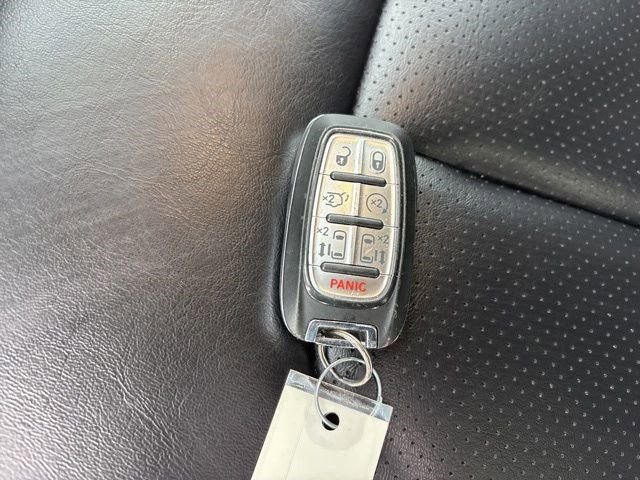 Used 2023 Chrysler Pacifica Touring-L image 49