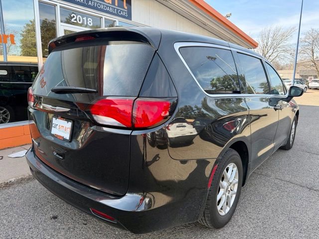 Used 2023 Chrysler Voyager LX image 7