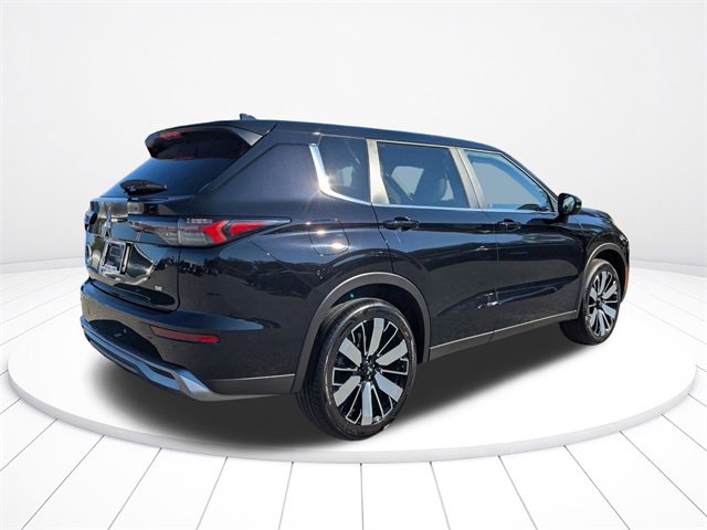 New 2026 Mitsubishi Outlander SE image 3