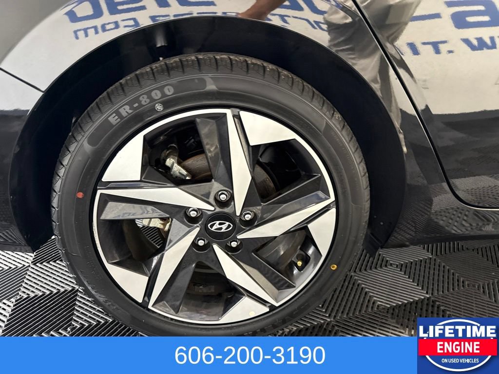 Used 2023 Hyundai Elantra Limited w/ Cargo Package FWD image 7