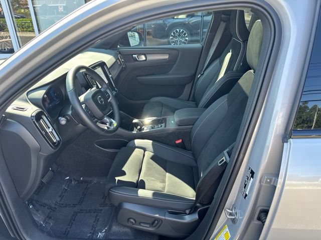 Certified 2025 Volvo XC40 B5 Plus AWD/4WD image 20