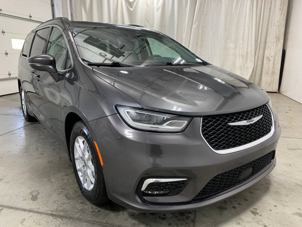 Used 2022 Chrysler Pacifica Touring-L FWD video 2