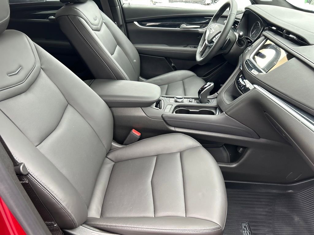Used 2025 Cadillac XT5 Premium Luxury w/ LPO, Floor Liner Package image 15