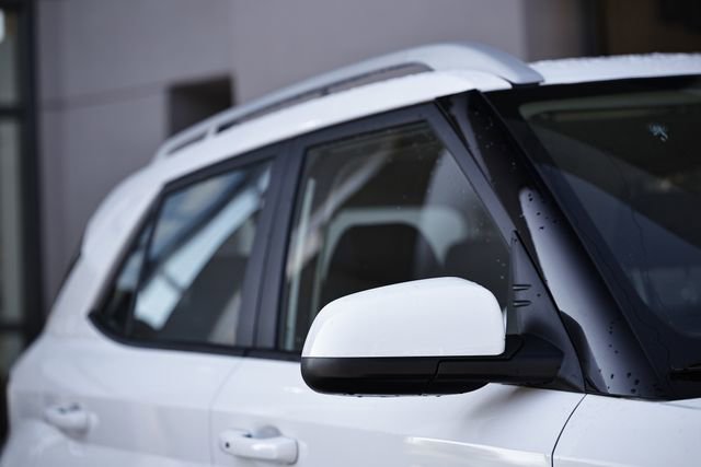 Used 2025 Hyundai Venue SEL FWD image 3