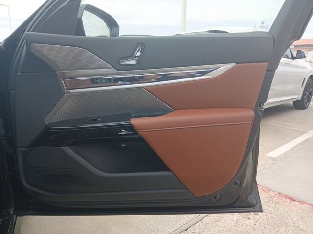 New 2025 BMW i7 xDrive60 AWD/4WD image 16