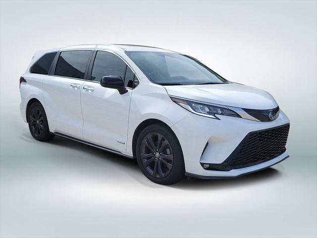 Used 2021 Toyota Sienna XSE FWD image 2