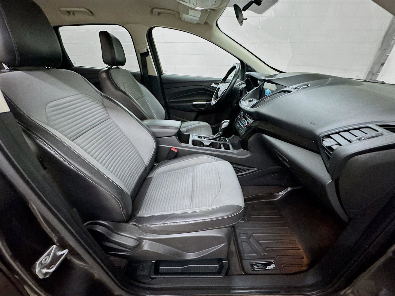 Used 2019 Ford Escape SE image 30