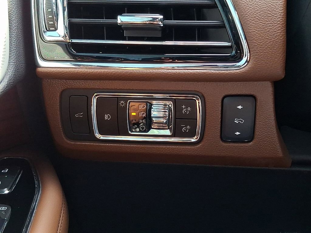 Certified 2024 Lincoln Navigator Reserve AWD/4WD image 28