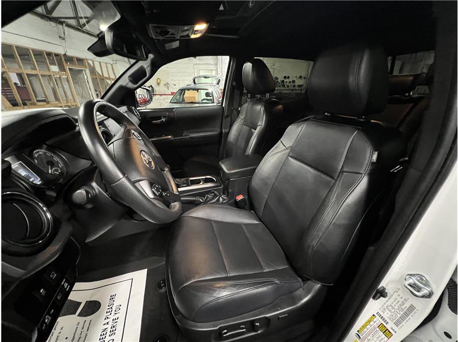 Used 2022 Toyota Tacoma TRD Off-Road image 13