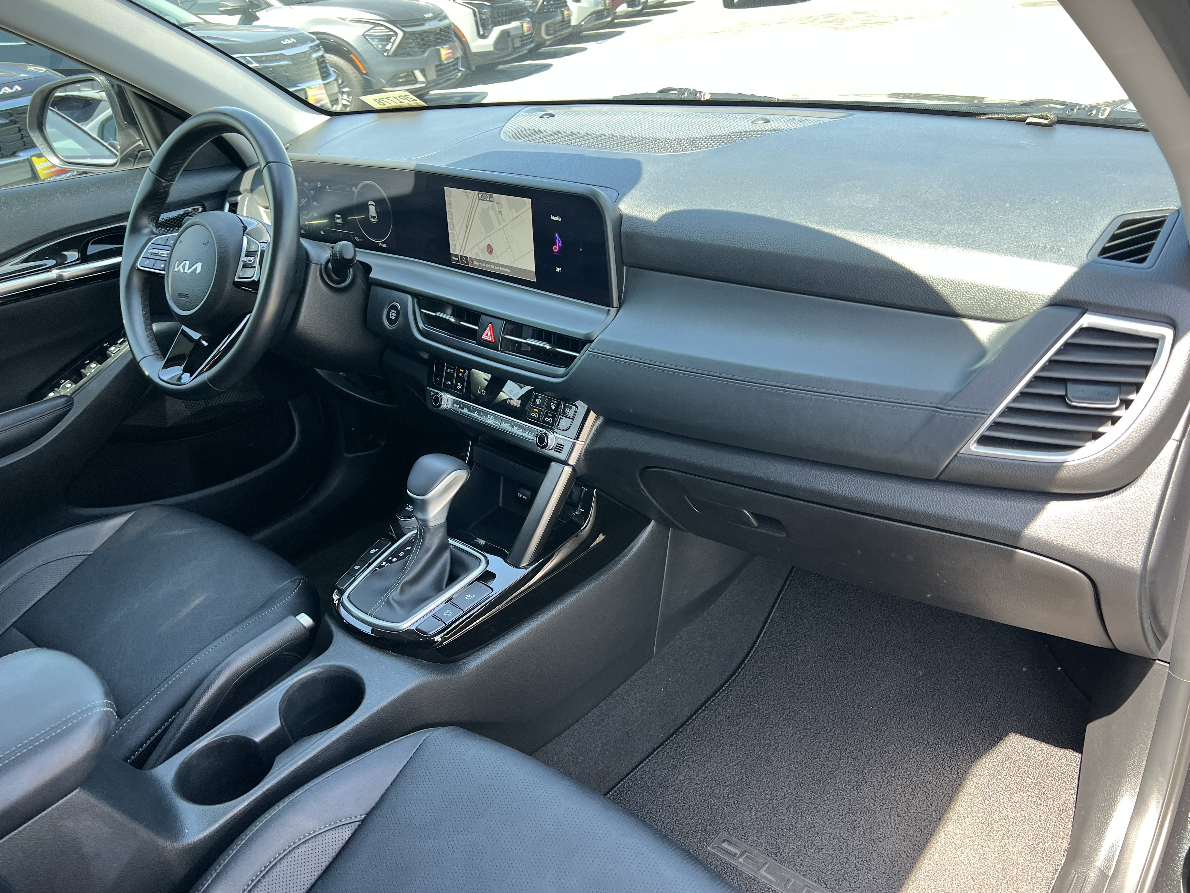 Certified 2024 Kia Seltos EX FWD image 14
