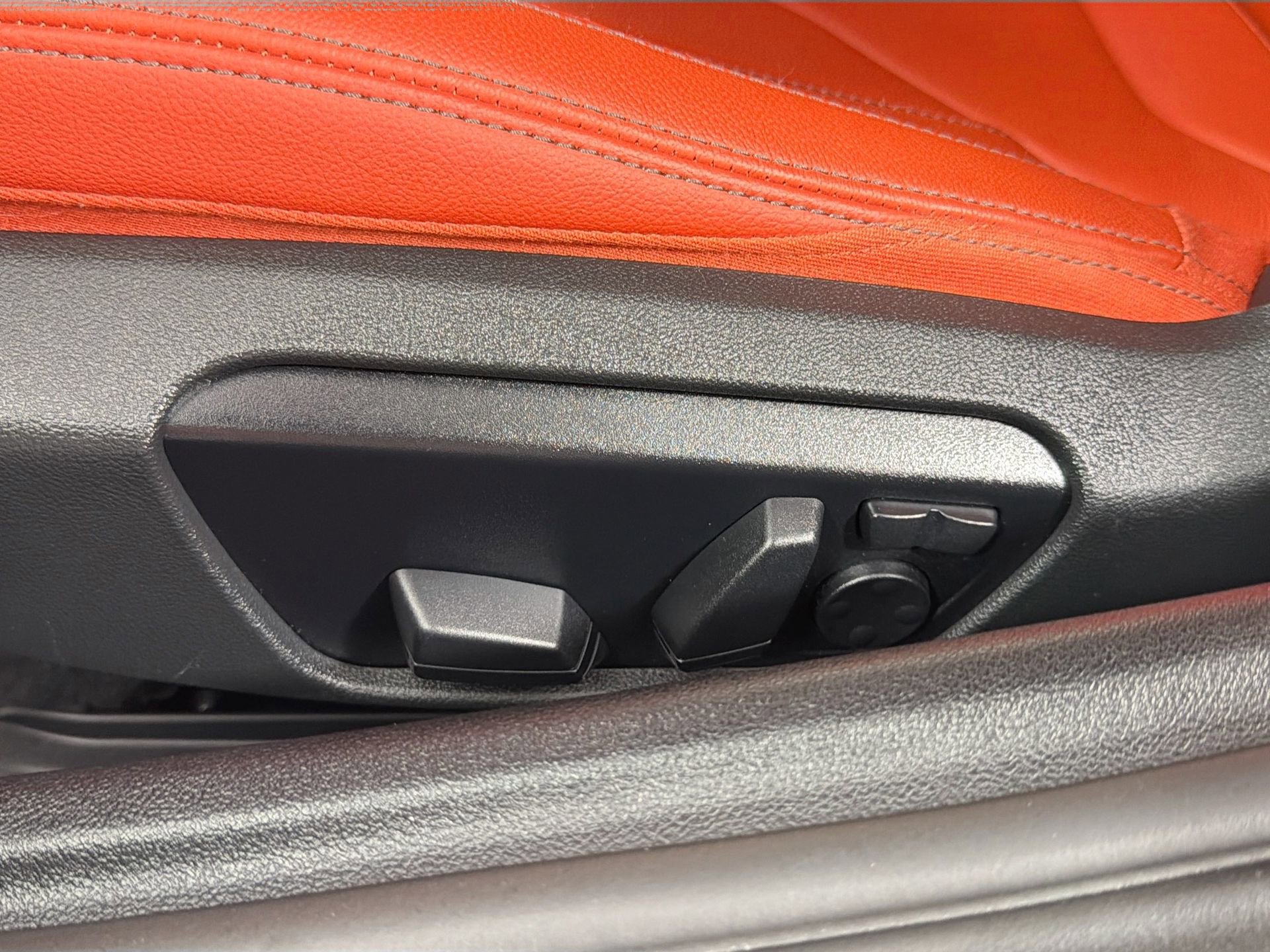 Certified 2023 BMW Z4 M40i w/ Premium Package image 19