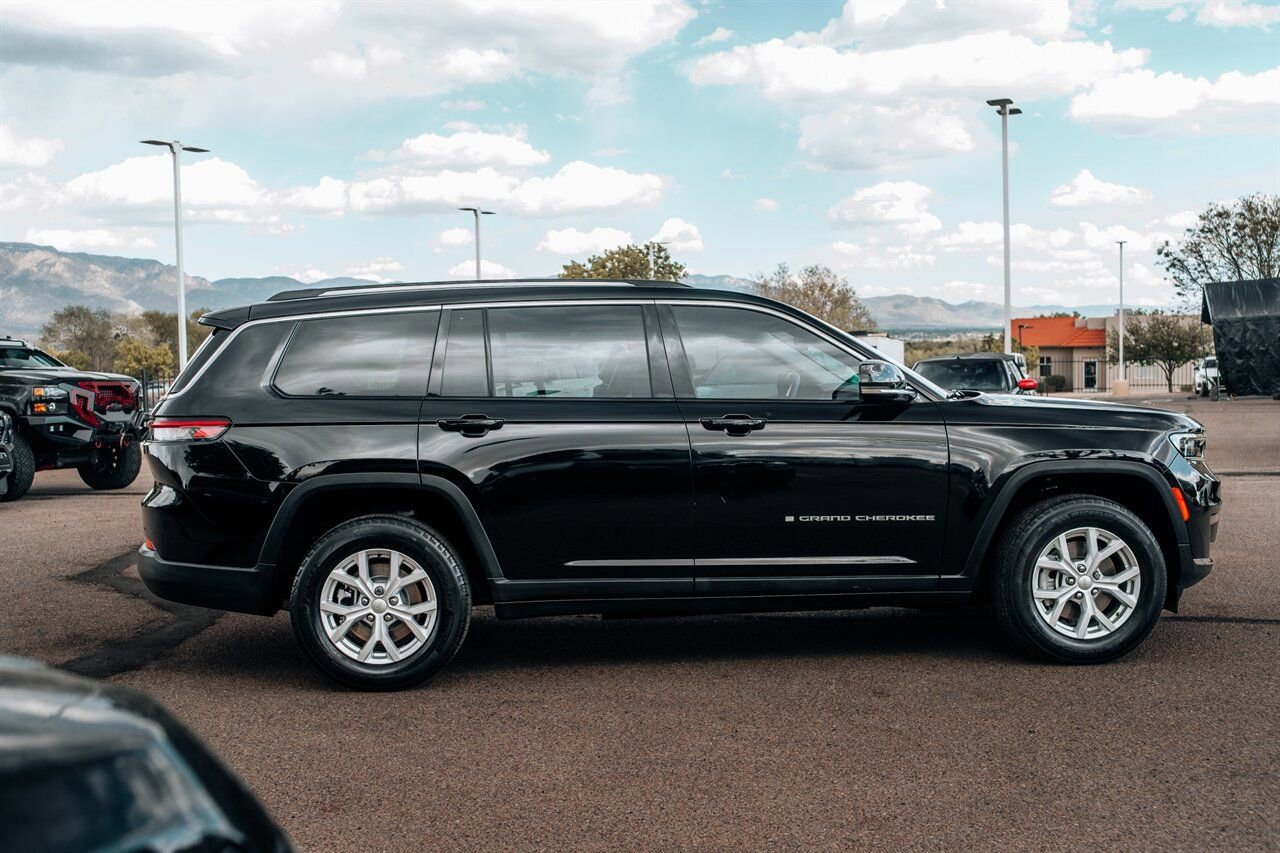 Used 2023 Jeep Grand Cherokee L Limited w/ Trailer Tow Group (B) image 8