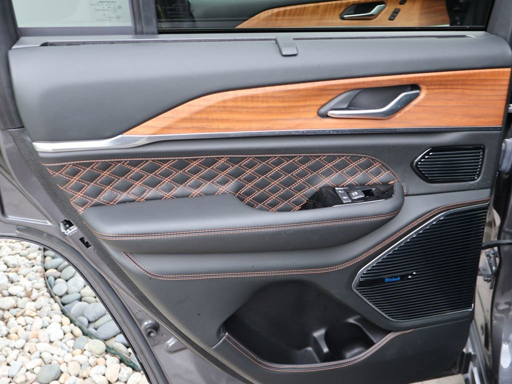 Used 2022 Jeep Grand Cherokee Summit image 16