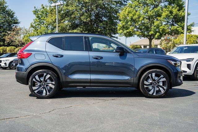 Used 2026 Volvo XC40 B5 Ultra w/ Protection Package Premier AWD/4WD image 3