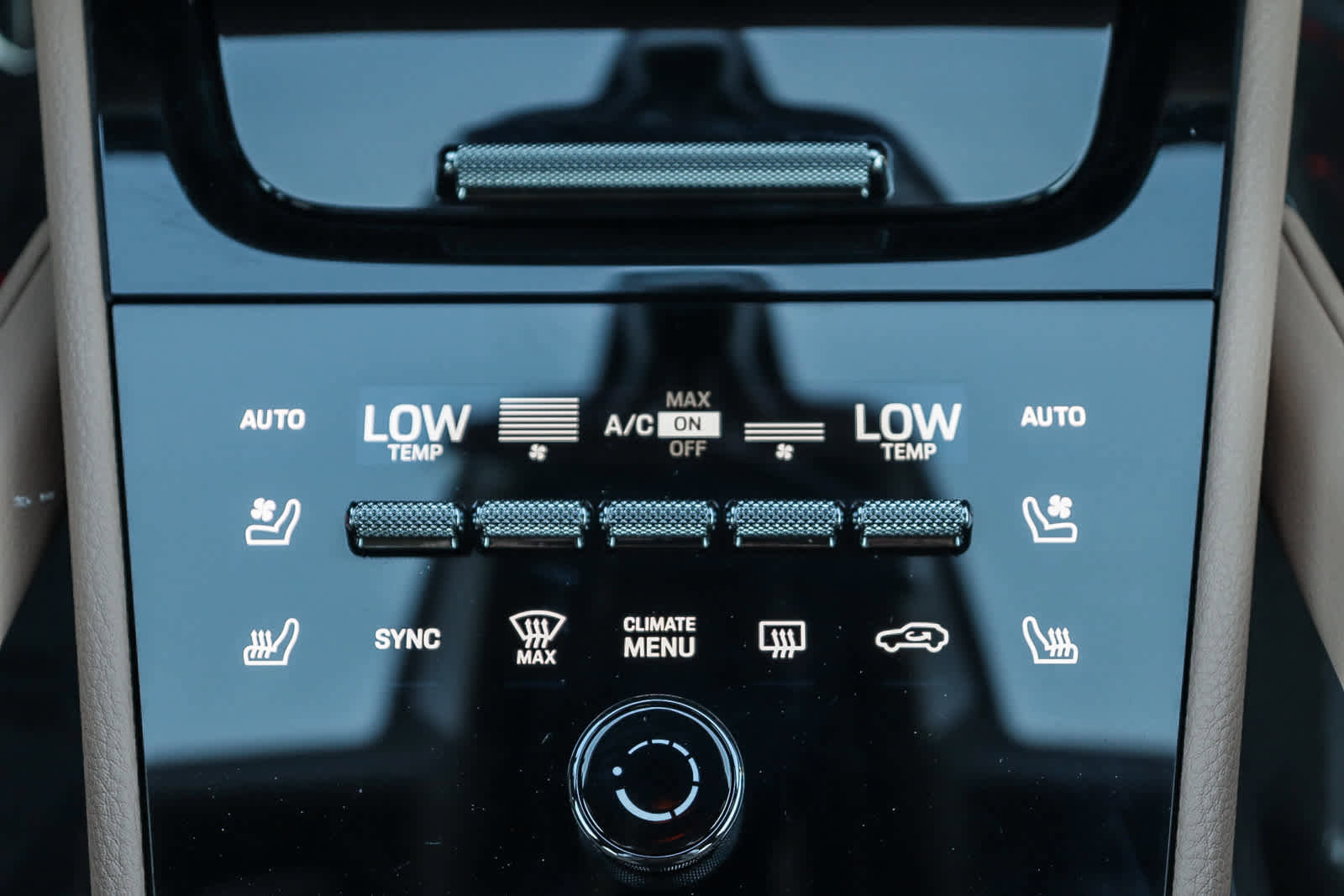 Used 2025 Porsche Cayenne Coupe image 18