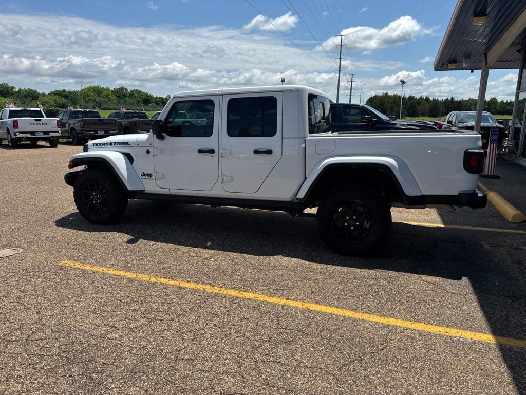 Used 2024 Jeep Gladiator Sport AWD/4WD image 7