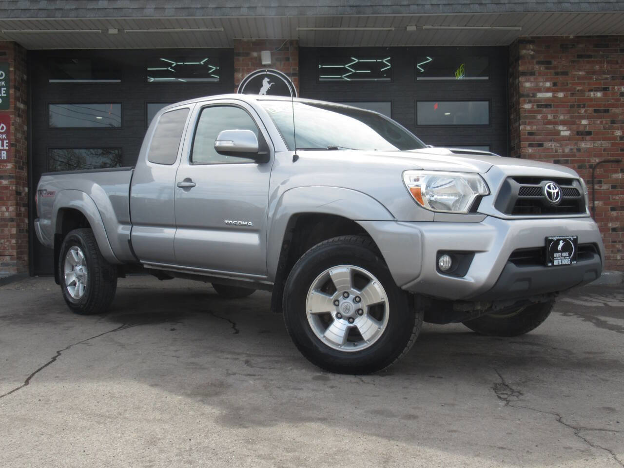 Used 2015 Toyota Tacoma 4x4 Access Cab V6 w/ TRD Sport Package image 1
