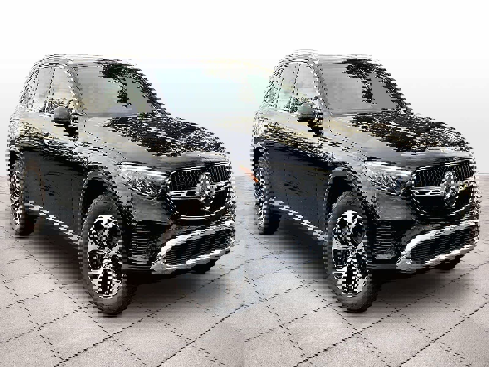 Used 2025 Mercedes-Benz GLC 350e 4MATIC image 2