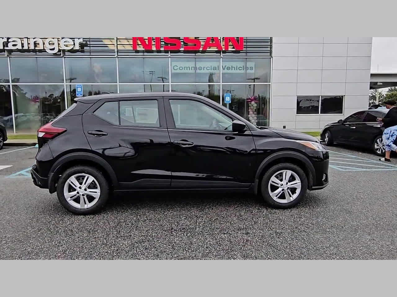 New 2025 Nissan Kicks Play S image 35