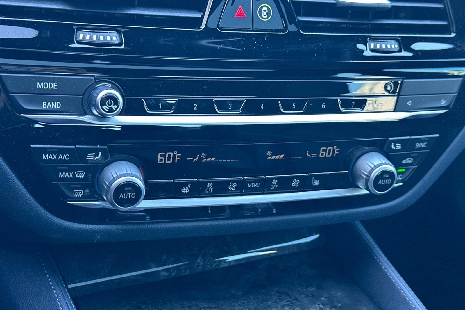 Used 2020 BMW 530e w/ M Sport Package image 25