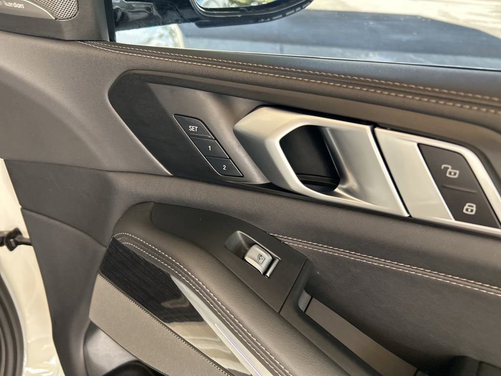 Used 2024 BMW X7 xDrive40i w/ M Sport Package image 31
