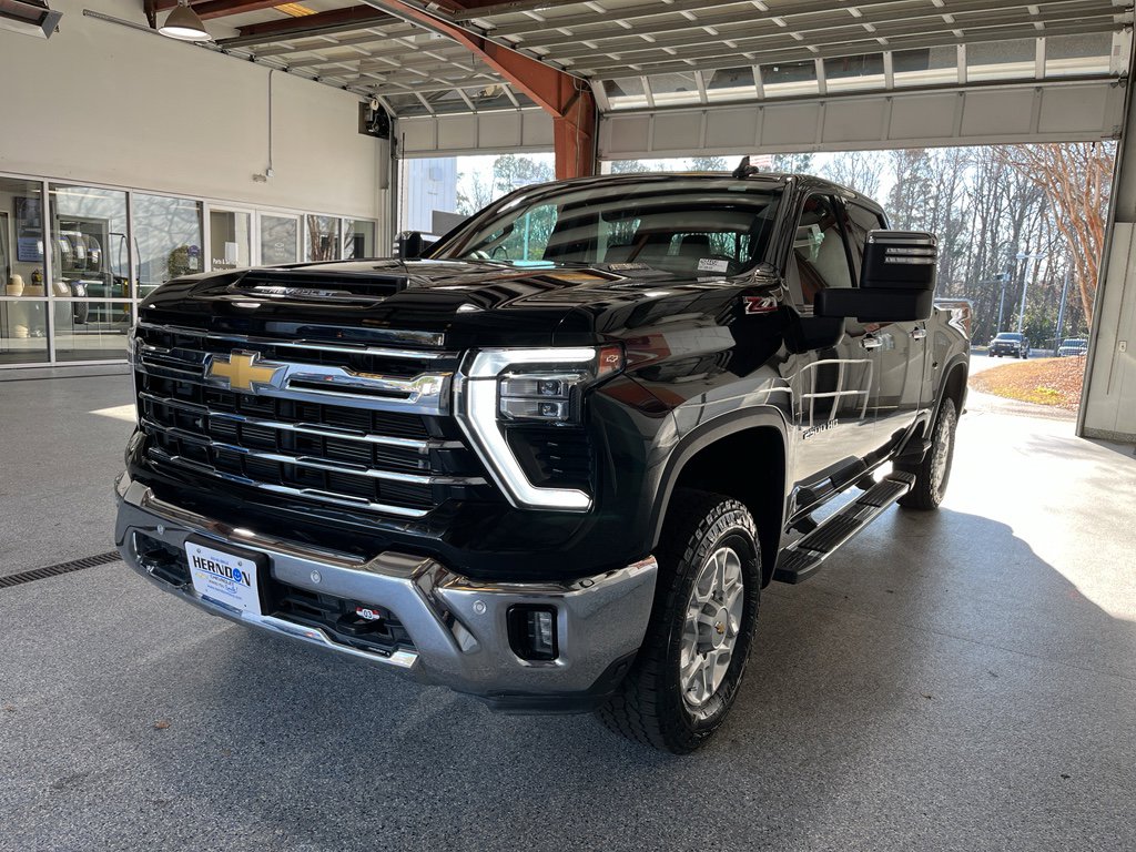 Used 2024 Chevrolet Silverado 2500 LTZ w/ LTZ Convenience Package image 4