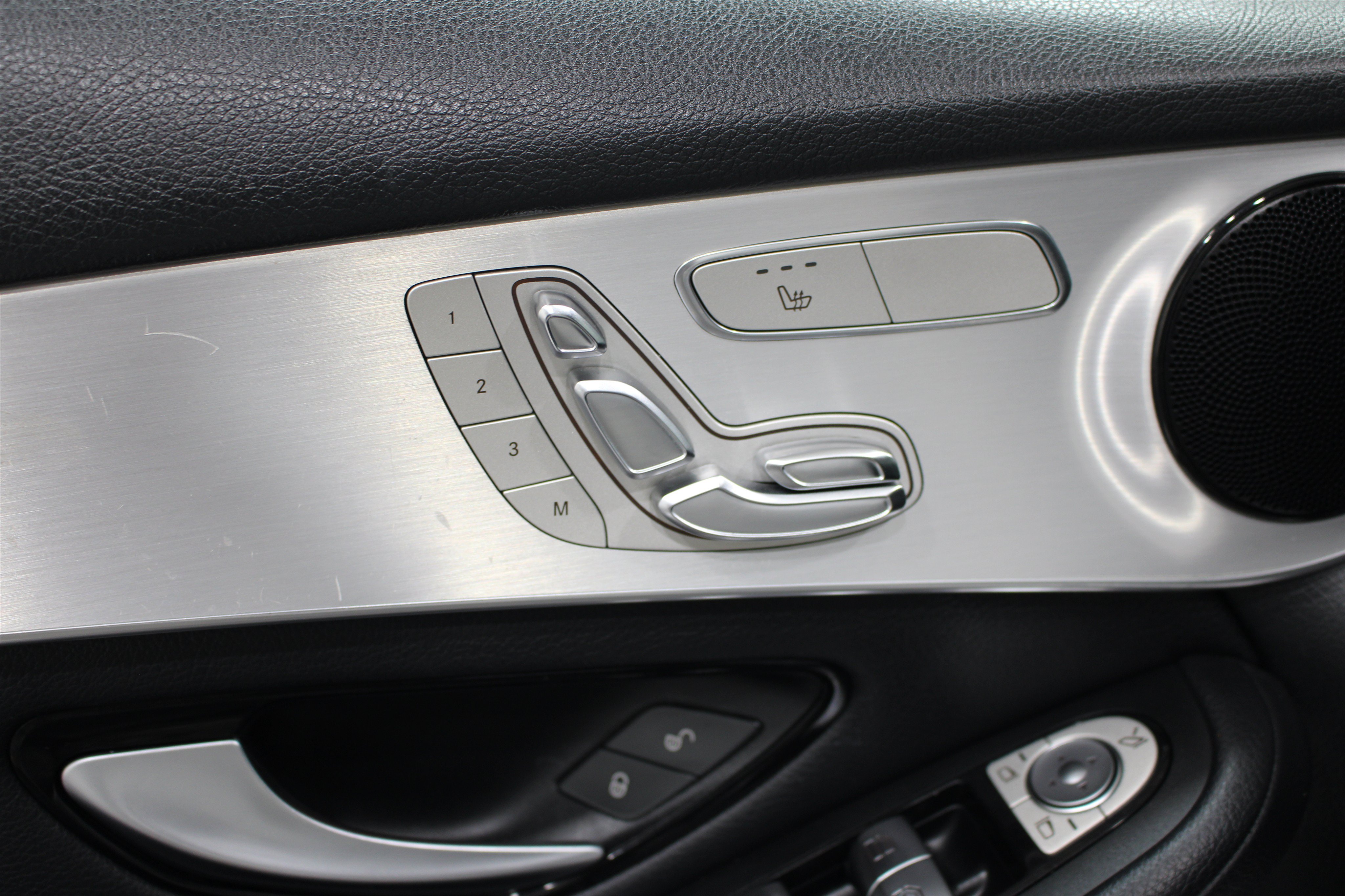 Used 2019 Mercedes-Benz GLC 300 4MATIC image 8