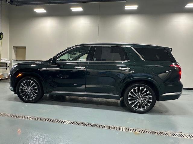 Used 2023 Hyundai Palisade Calligraphy image 5