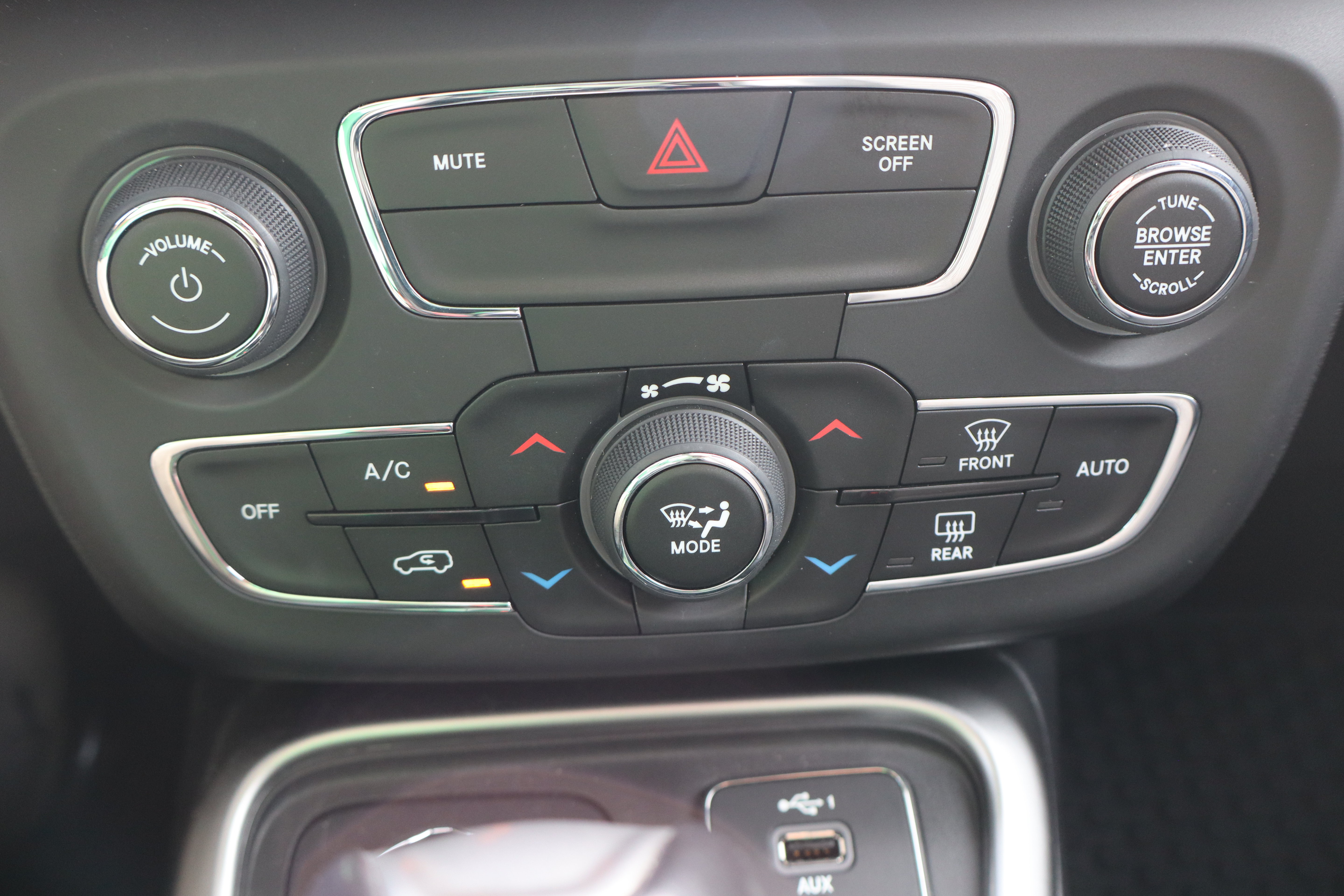 Used 2020 Jeep Compass Latitude w/ Cold Weather Group AWD/4WD image 21