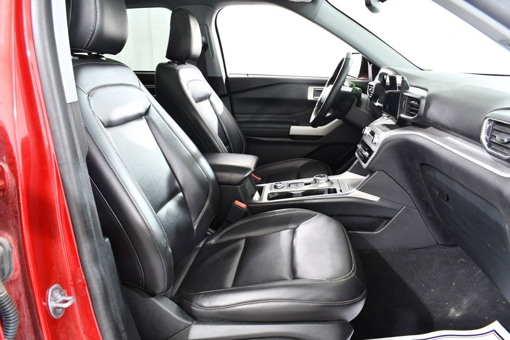 Used 2023 Ford Explorer XLT w/ Equipment Group 202A image 10