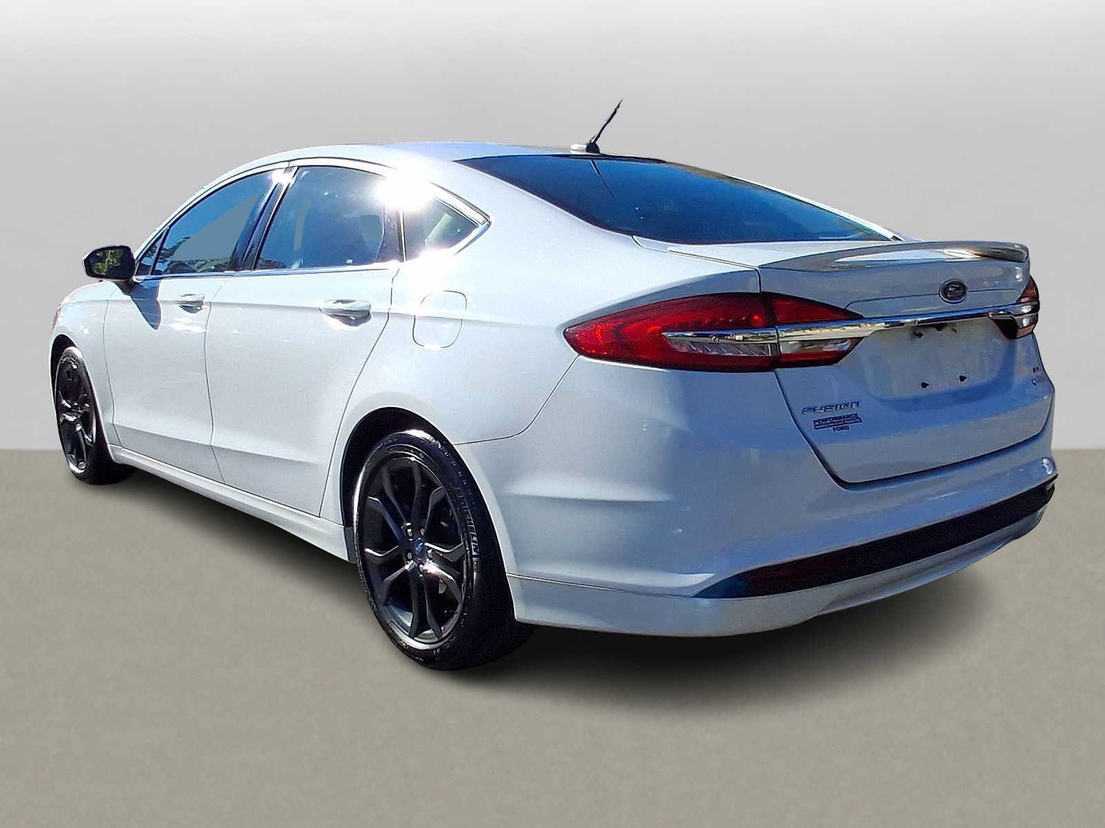 Used 2018 Ford Fusion SE w/ Equipment Group 201A FWD image 28