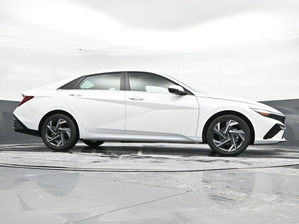 Used 2025 Hyundai Elantra Limited FWD image 49