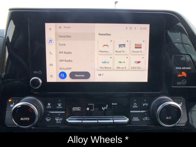 Used 2023 Toyota Highlander XLE image 16