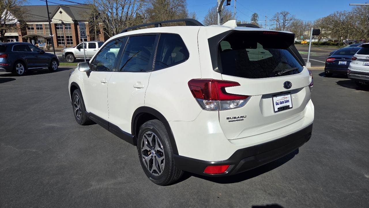 Used 2020 Subaru Forester Premium AWD/4WD image 11
