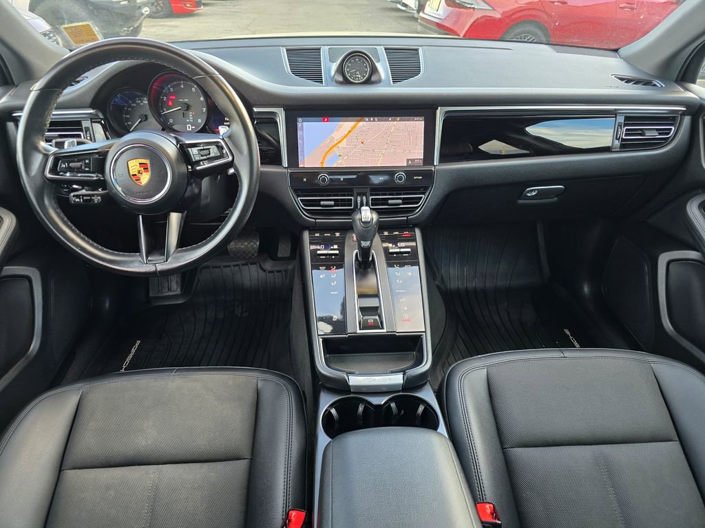 Used 2023 Porsche Macan image 10
