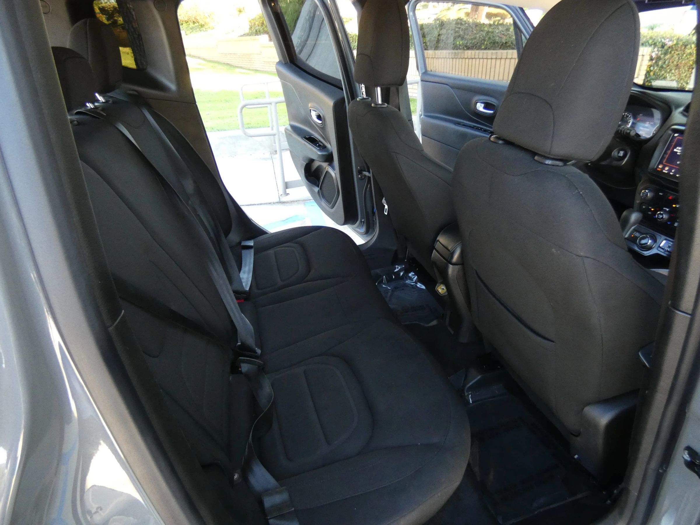 Used 2022 Jeep Renegade Latitude image 37