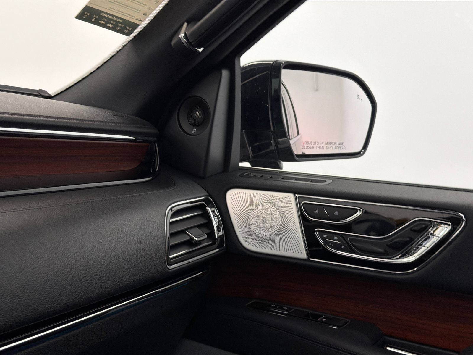 Used 2023 Lincoln Navigator Reserve AWD/4WD image 32