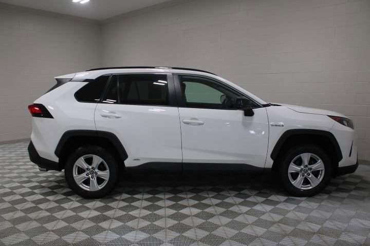 Used 2021 Toyota RAV4 LE image 12