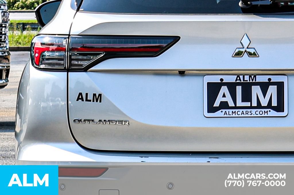 Used 2025 Mitsubishi Outlander SE FWD image 12