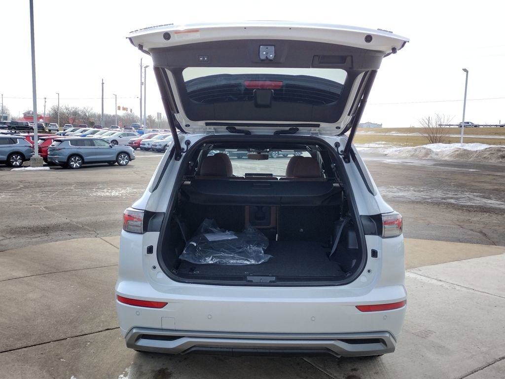 New 2026 Mitsubishi Outlander SEL image 17