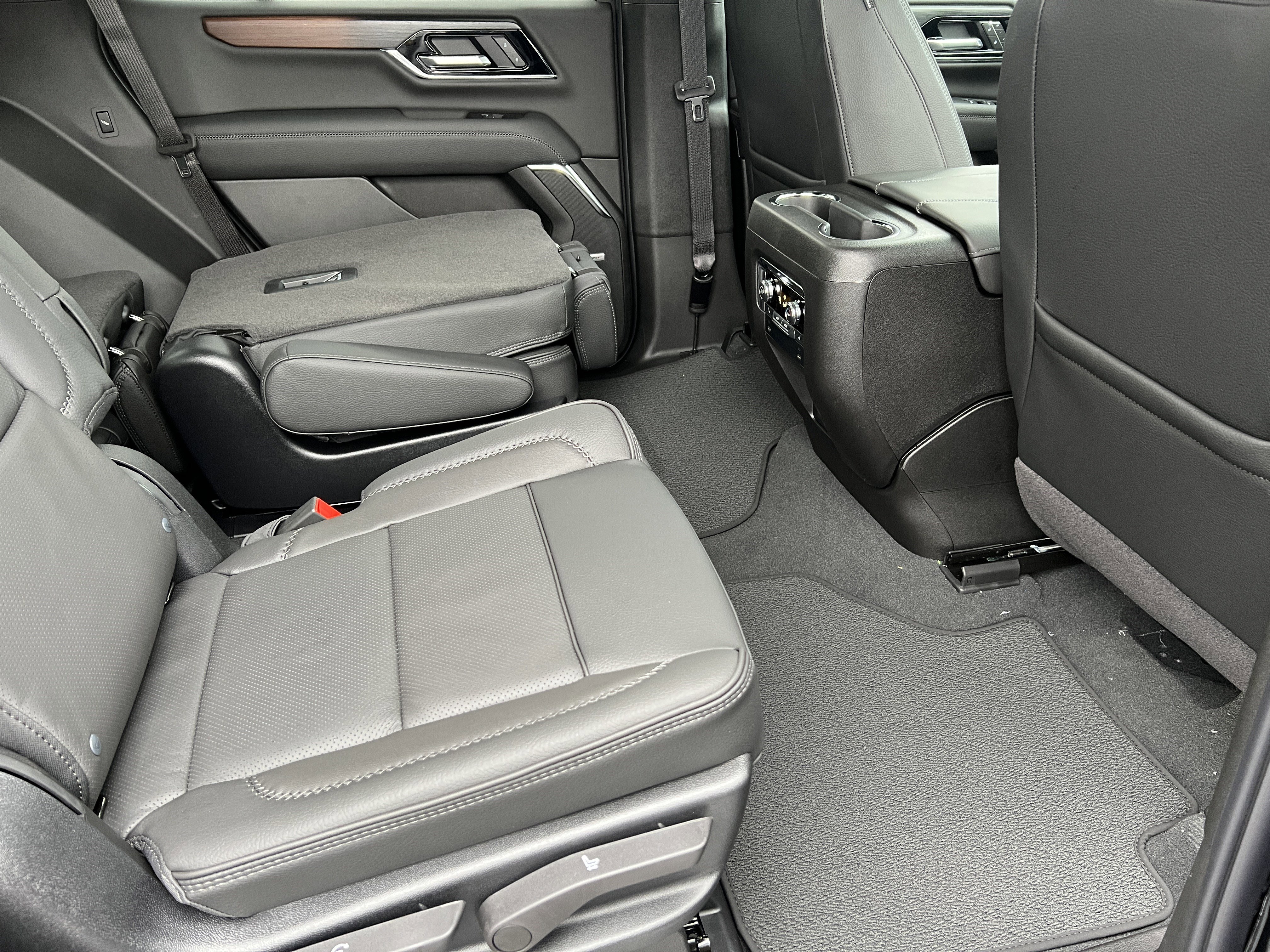 New 2026 GMC Yukon Denali w/ Sun & Power Step Package image 23