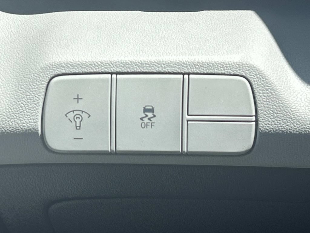 New 2026 Hyundai Elantra Limited FWD image 28
