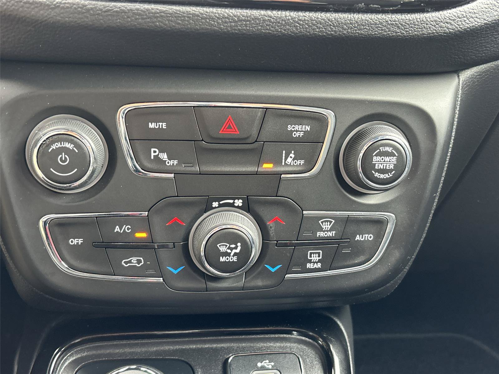 Used 2018 Jeep Compass Limited w/ Navigation Group AWD/4WD image 10