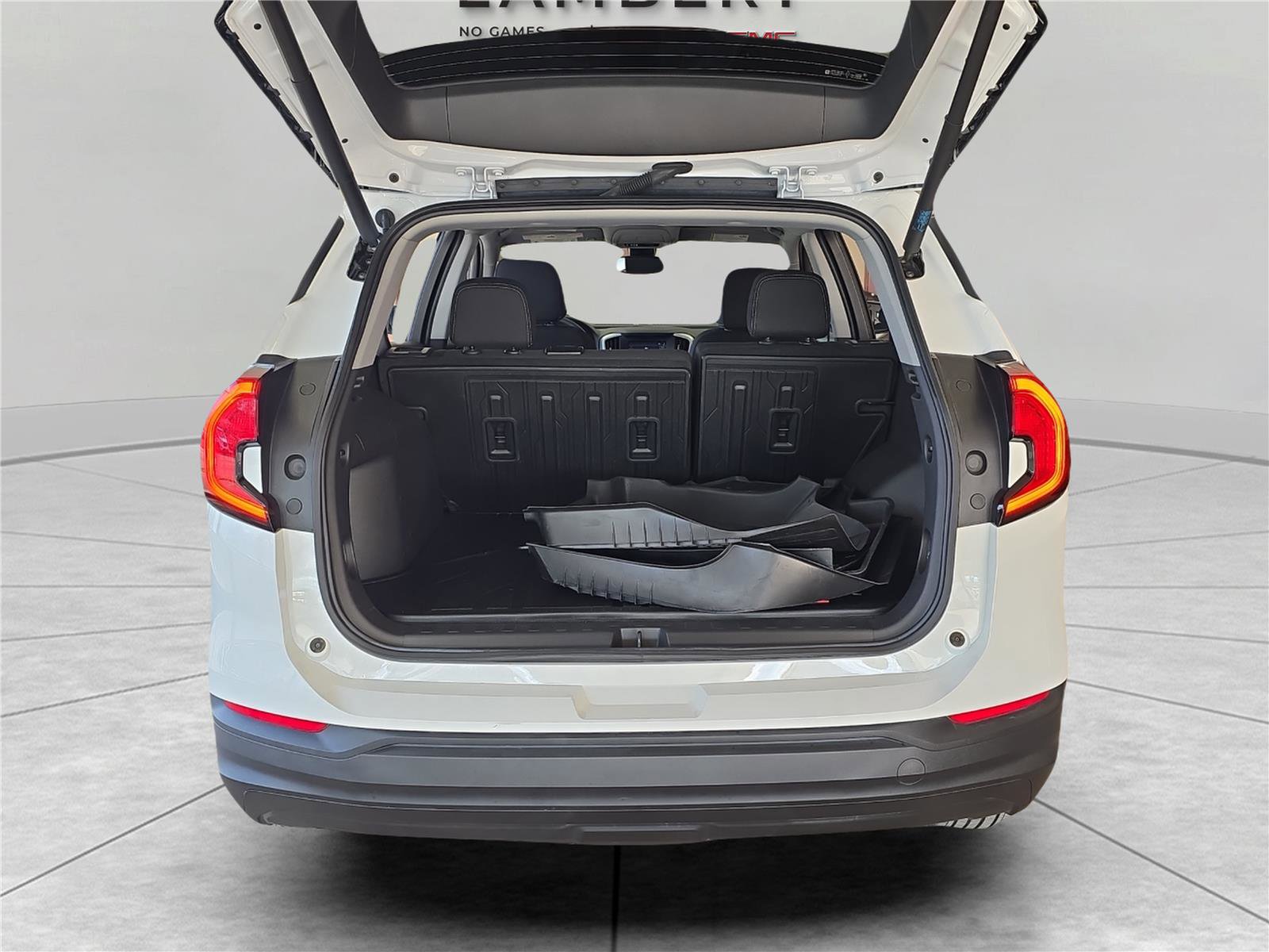 Used 2022 GMC Terrain SLE w/ Driver Convenience Package image 29